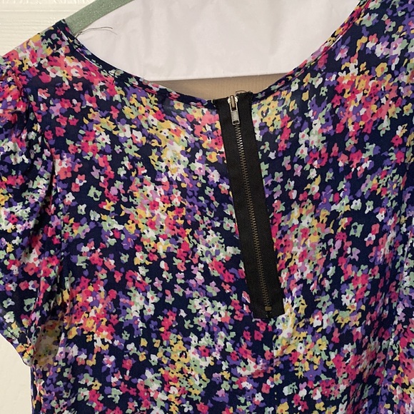 Floral Cedar Tree Blouse - Picture 4 of 5